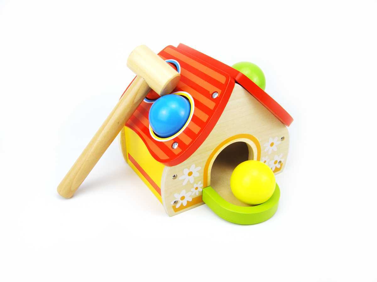 WOODEN HOUSE POUNDING GAME