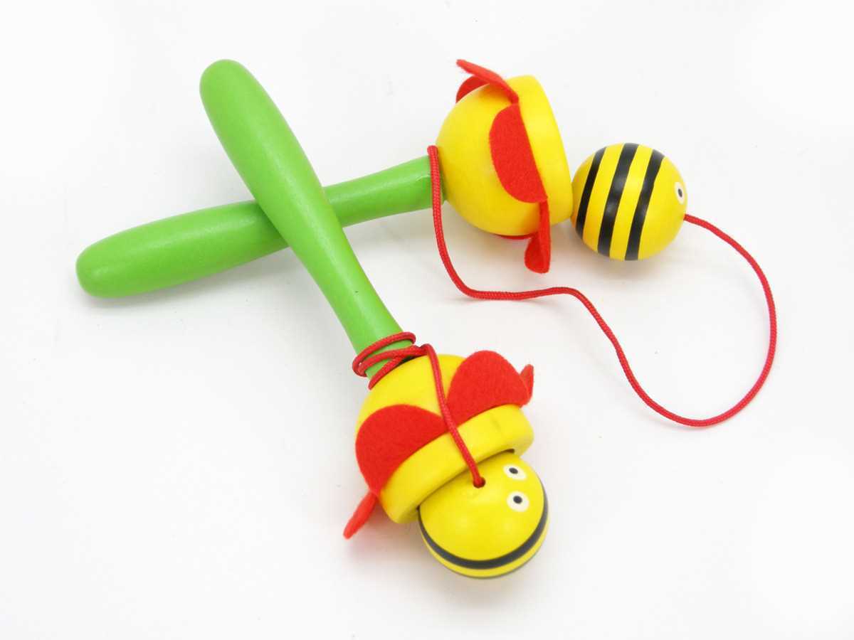 BEE CUP AND BALL GAME