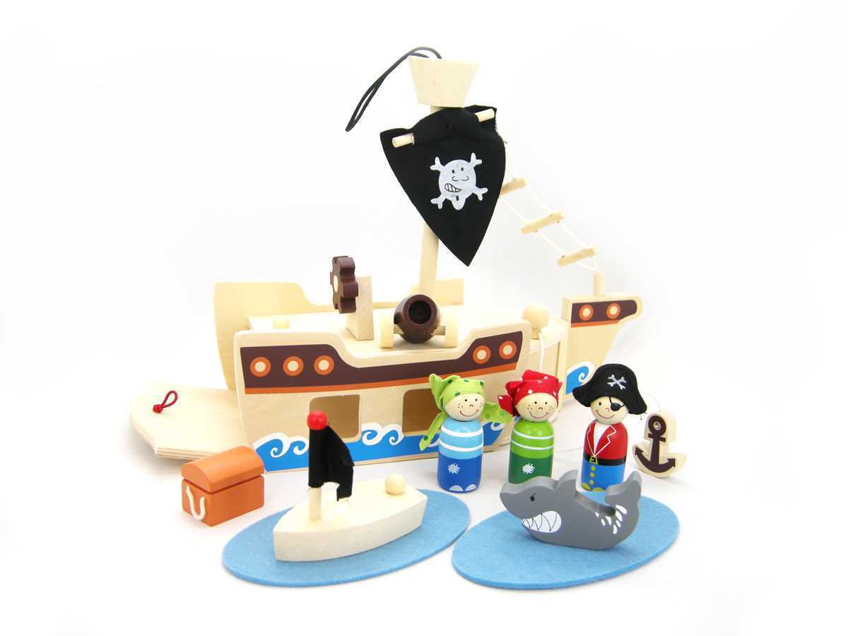 WOODEN PIRATE PLAYSET